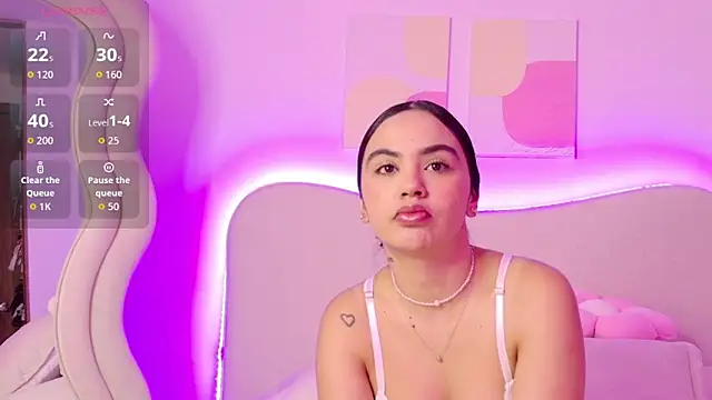 Snapshot of innocentlady_ chatting on 10-17-25, 01:46 innocentlady  online show from 10-17-25, 01:46