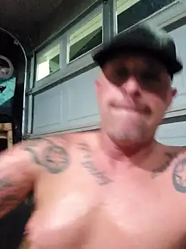 Snapshot of LongandEasy77 chatting on 11-15-25, 08:33 LongandEasy77 online show from 11-15-25, 08:33