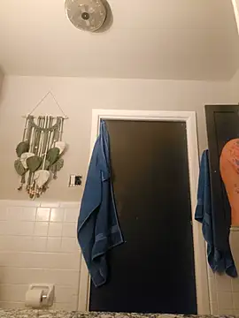 Snapshot of LongandEasy77 chatting on 12-04-25, 06:12 LongandEasy77 online show from 12-04-25, 06:12