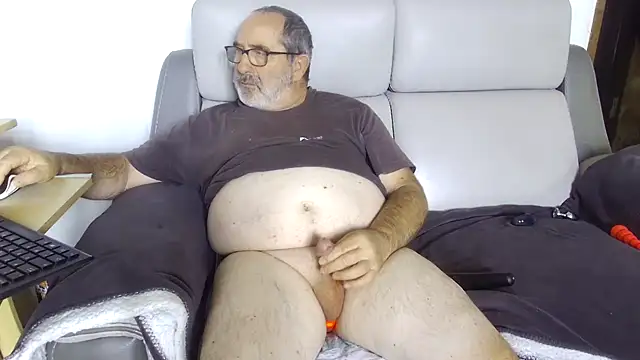 Snapshot of gillou1234 chatting on 09-16-25, 09:21 gillou1234 online show from 09-16-25, 09:21