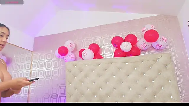 Snapshot of Sara_Desire chatting on 02-18-25, 12:28 Sara Desire online show from 02-18-25, 12:28