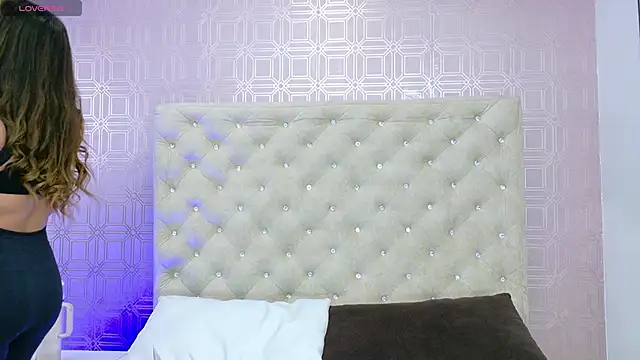 Snapshot of Sara_Desire chatting on 09-09-25, 12:15 Sara Desire online show from 09-09-25, 12:15