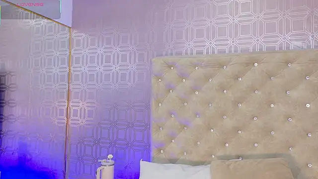 Snapshot of Sara_Desire chatting on 09-10-25, 03:34 Sara Desire online show from 09-10-25, 03:34