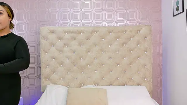 Snapshot of Sara_Desire chatting on 10-10-25, 12:15 Sara Desire online show from 10-10-25, 12:15