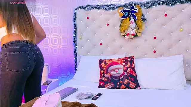 Snapshot of Sara_Desire chatting on 12-04-25, 12:25 Sara Desire online show from 12-04-25, 12:25