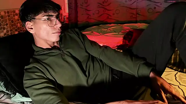 Snapshot of Teo_skinny chatting on 02-20-25, 08:36 Teo skinny online show from 02-20-25, 08:36