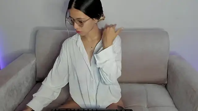 Lilacutte  online show from 02-09-25, 07:27