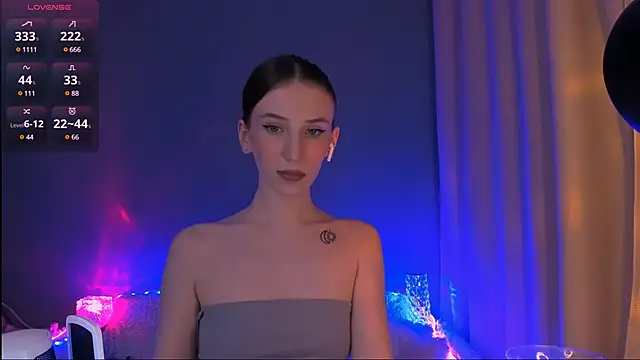 Snapshot of ellaamber chatting on 12-17-24, 12:01 ellaamber online show from 12-17-24, 12:01