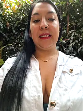 Snapshot of Bella_keny chatting on 10-28-25, 02:31 Bella keny online show from 10-28-25, 02:31