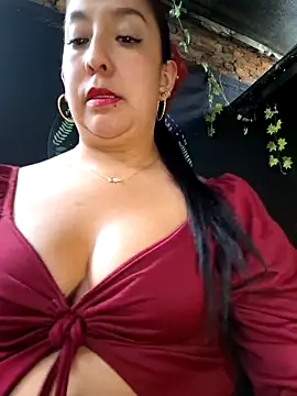 Snapshot of Bella_keny chatting on 10-29-25, 06:53 Bella keny online show from 10-29-25, 06:53