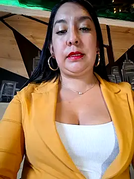 Snapshot of Bella_keny chatting on 10-30-25, 07:47 Bella keny online show from 10-30-25, 07:47