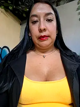 Snapshot of Bella_keny chatting on 11-17-25, 06:24 Bella keny online show from 11-17-25, 06:24