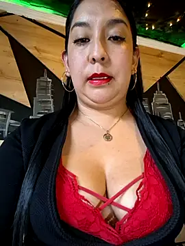 Snapshot of Bella_keny chatting on 11-27-25, 05:48 Bella keny online show from 11-27-25, 05:48