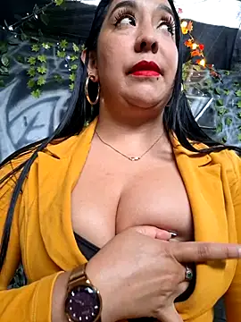 Snapshot of Bella_keny chatting on 12-05-25, 07:21 Bella keny online show from 12-05-25, 07:21