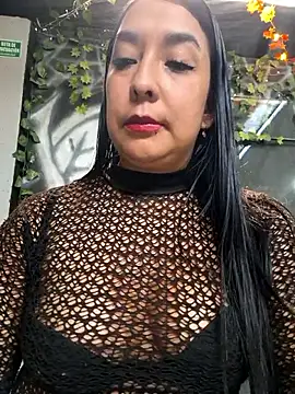 Snapshot of Bella_keny chatting on 12-15-25, 06:23 Bella keny online show from 12-15-25, 06:23