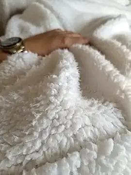 A man in public online show from 04-13-26, 12:54