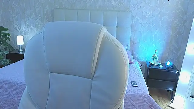 cute hollywood online show from 03-19-26, 08:02