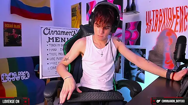 Snapshot of cinnamon_boyxxx chatting on 12-17-24, 04:56 cinnamon boyxxx online show from 12-17-24, 04:56
