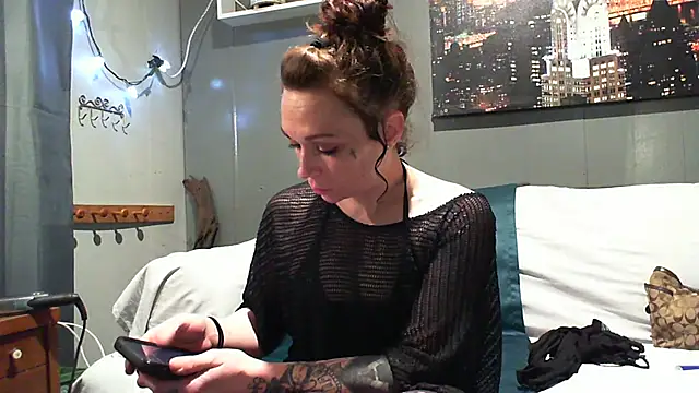 Snapshot of Genevieve143 chatting on 02-12-25, 08:38 Genevieve143 online show from 02-12-25, 08:38