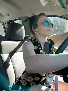 Snapshot of Genevieve143 chatting on 03-11-25, 09:04 Genevieve143 online show from 03-11-25, 09:04