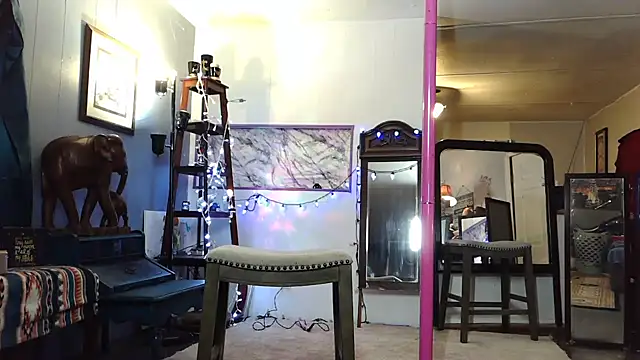 Snapshot of Genevieve143 chatting on 10-14-25, 01:06 Genevieve143 online show from 10-14-25, 01:06