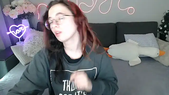 Mini Diva online show from 04-12-26, 08:08