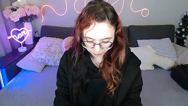 Mini Diva online show from 04-17-26, 08:06