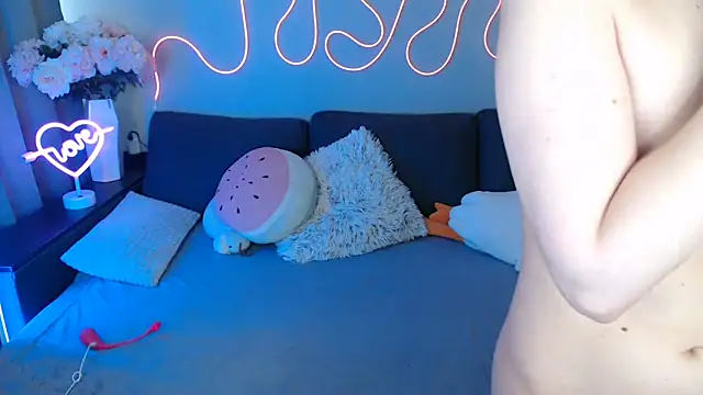 Mini Diva online show from 04-19-26, 08:46