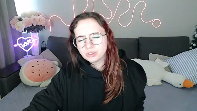 Mini Diva online show from 04-25-26, 08:17