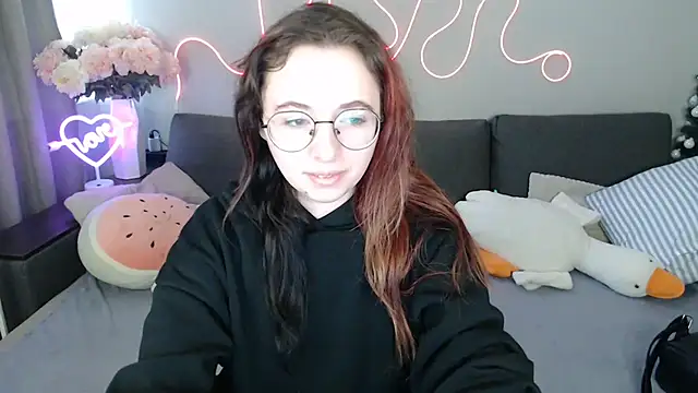 Mini Diva online show from 04-26-26, 08:12