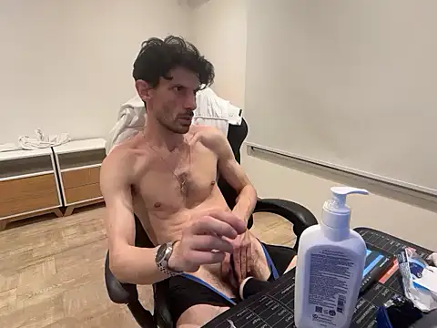 Snapshot of nicolaaaaas chatting on 10-11-25, 04:44 nicolaaaaas online show from 10-11-25, 04:44