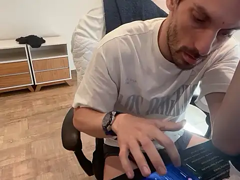 Snapshot of nicolaaaaas chatting on 10-13-25, 02:50 nicolaaaaas online show from 10-13-25, 02:50