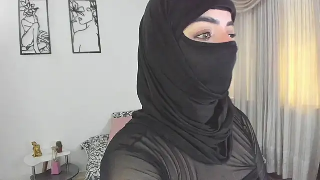Snapshot of Uzra_hayed chatting on 08-05-26, 01:25 Uzra hayed online show from 08-05-26, 01:25