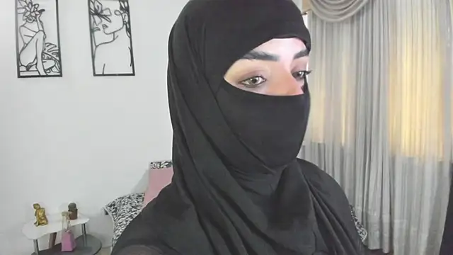 Snapshot of Uzra_hayed chatting on 08-06-26, 01:13 Uzra hayed online show from 08-06-26, 01:13
