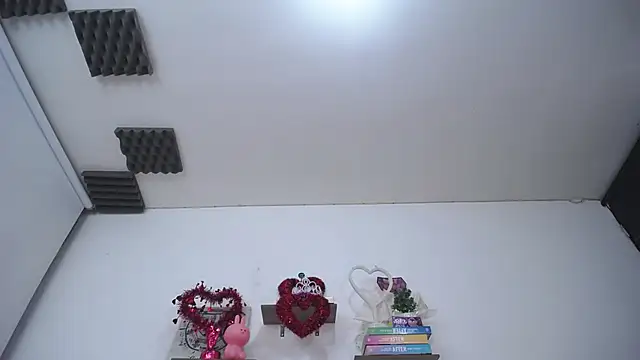 luly pink online show from 12-20-24, 10:27