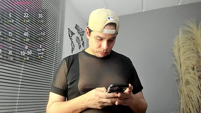 Latin boy surprisee online show from 11-21-25, 01:04