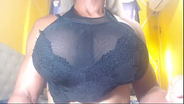 Snapshot of DanielaMuscleTS chatting on 01-07-25, 08:10 DanielaMuscleTS online show from 01-07-25, 08:10