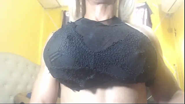 Snapshot of DanielaMuscleTS chatting on 01-18-25, 09:45 DanielaMuscleTS online show from 01-18-25, 09:45