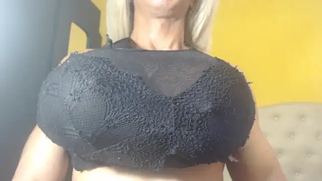 Snapshot of DanielaMuscleTS chatting on 01-31-25, 08:01 DanielaMuscleTS online show from 01-31-25, 08:01