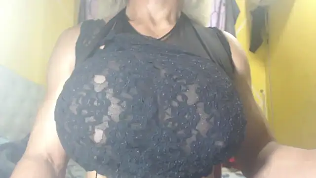 Snapshot of DanielaMuscleTS chatting on 03-15-25, 10:33 DanielaMuscleTS online show from 03-15-25, 10:33