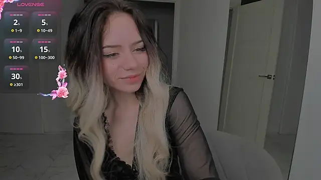 Snapshot of KellyBarton chatting on 12-05-24, 08:33 KellyBarton online show from 12-05-24, 08:33