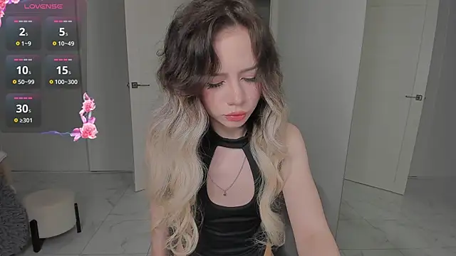 Snapshot of KellyBarton chatting on 12-10-24, 06:49 KellyBarton online show from 12-10-24, 06:49