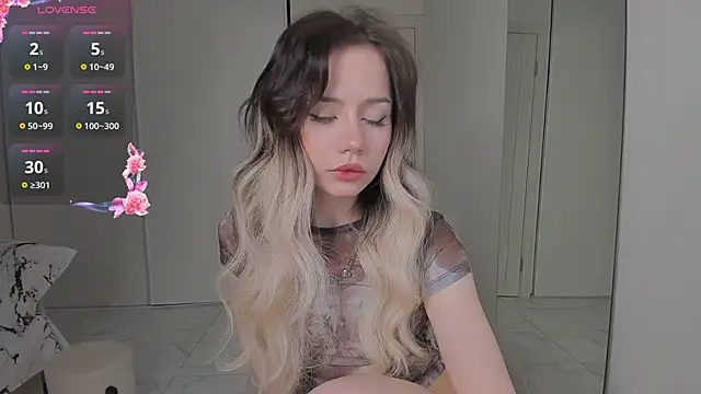 Snapshot of KellyBarton chatting on 12-26-24, 07:05 KellyBarton online show from 12-26-24, 07:05