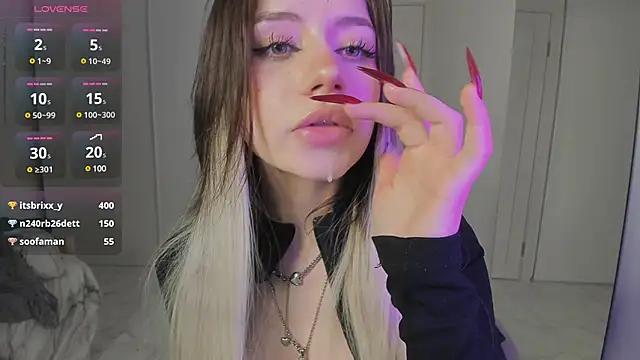 Snapshot of KellyBarton chatting on 03-16-25, 11:47 KellyBarton online show from 03-16-25, 11:47