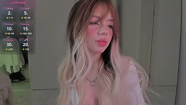 Snapshot of KellyBarton chatting on 11-17-25, 09:09 KellyBarton online show from 11-17-25, 09:09