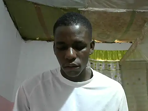 Snapshot of Bigras0011 chatting on 09-20-25, 04:24 Bigras0011 online show from 09-20-25, 04:24