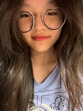 Krixxi22 online show from 11-05-25, 05:02