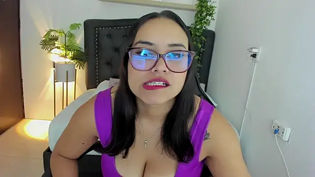 Snapshot of zoe_danae_ chatting on 12-29-24, 12:23 zoe danae online show from 12-29-24, 12:23