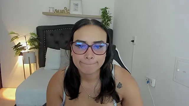 Snapshot of zoe_danae_ chatting on 01-14-25, 12:03 zoe danae online show from 01-14-25, 12:03