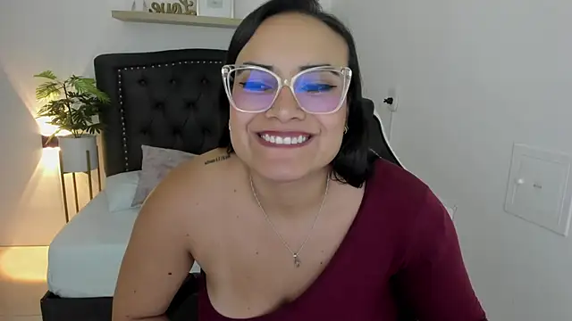 Snapshot of zoe_danae_ chatting on 01-22-25, 04:12 zoe danae online show from 01-22-25, 04:12